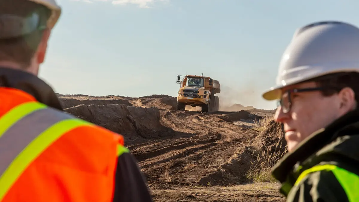 Camión volquete articulado durante prueba de actuadores retrofit de ABD Solutions en un Tagebau alemán