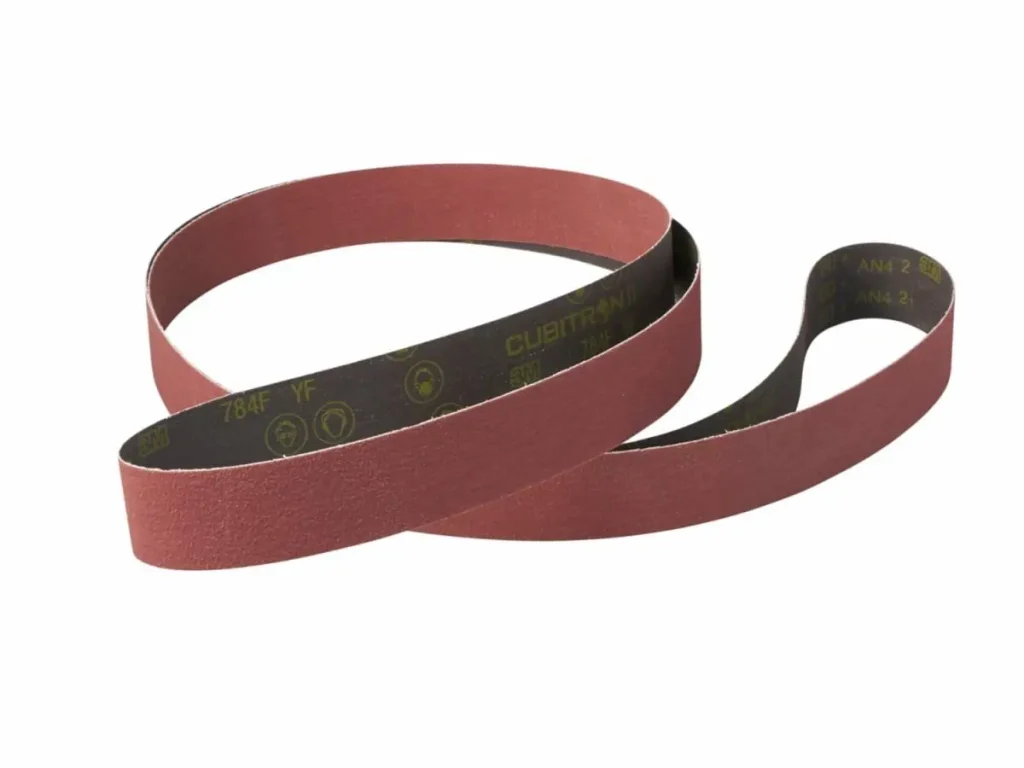 Banda abrasiva 3M™ Cubitron™ ll 784F, 120+ peso XF, 19 mm x 457,2 mm (3/4 pulg. x 18 pulg.), Fabri-lok, Single-flex, 200 unidades/empaque