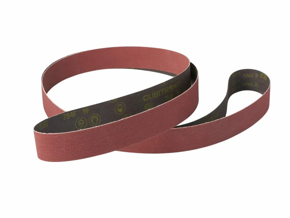 Banda abrasiva 3M Cubitron ll 784F, 120+ peso XF, 19 mm x 457,2 mm (3/4 pulg. x 18 pulg.), Fabri-lok, Single-flex, 200 unidades/empaque