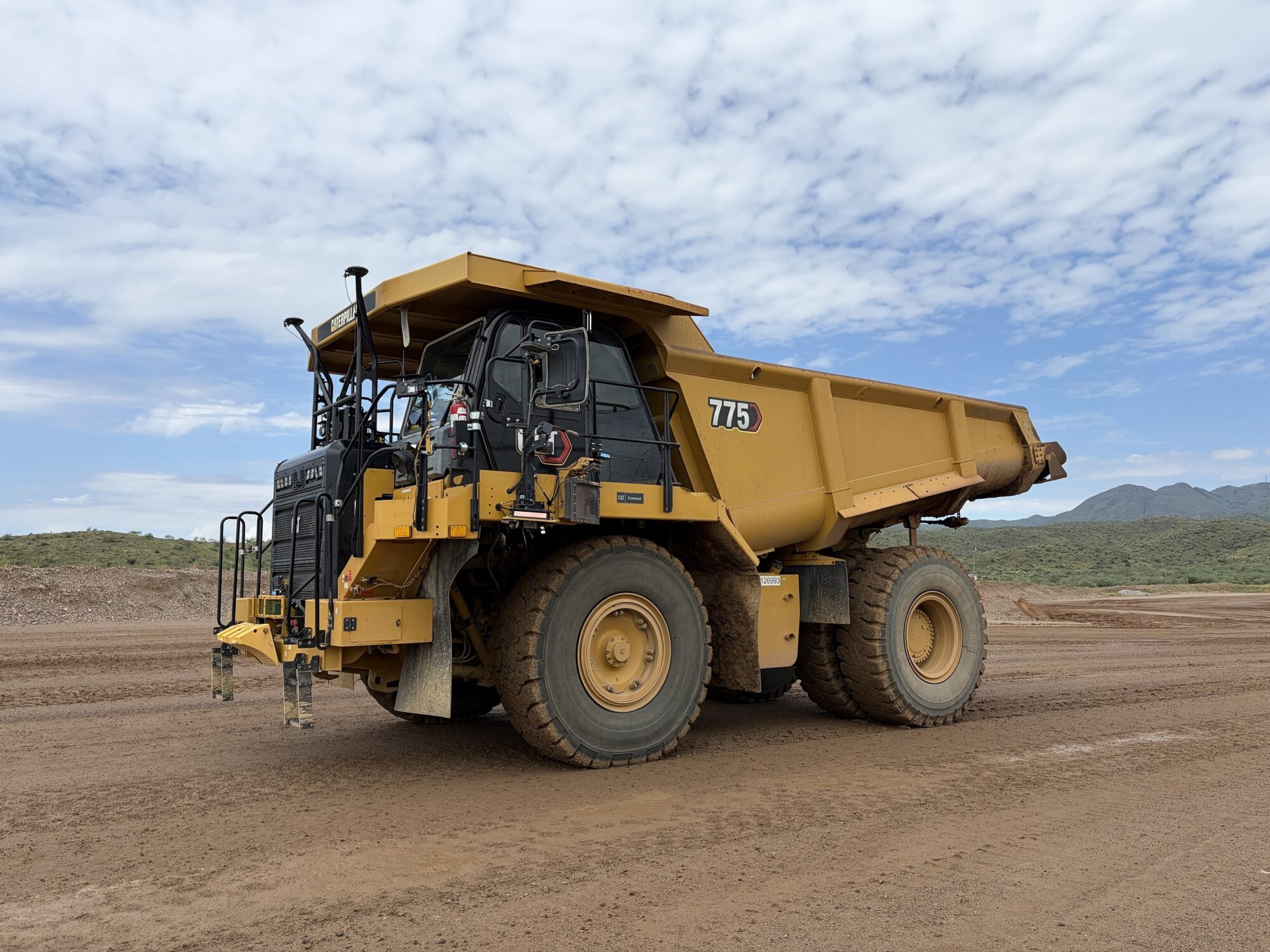 Camión autónomo Cat 775 con sistema AHS de Caterpillar en una cantera