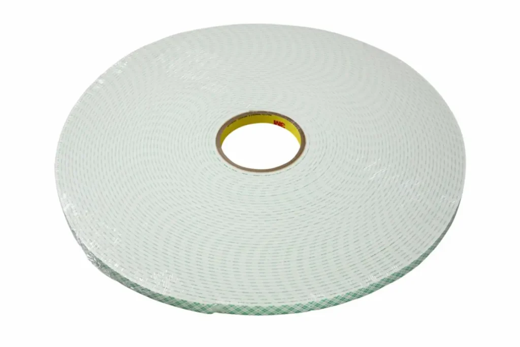 3M™ Cinta Doble Faz de Espuma de Poliuretano 4004, blanca, 76 mm x 16 M, 6 rollos por caja