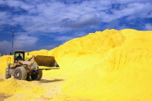 Caking-sulfur-stockpile-1024x682