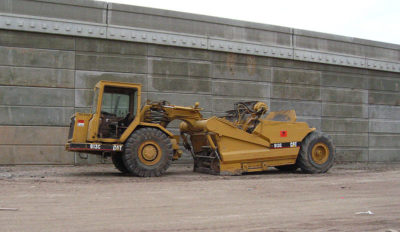 Caterpillar-613c-scraper