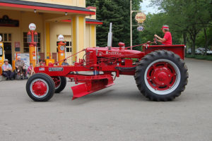 Classic-farmall-tractor-grader-conversion